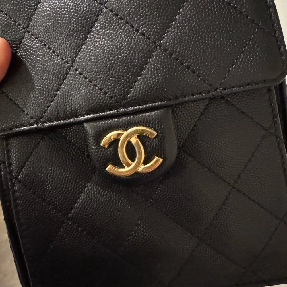 Chanel Black Large 25 Bag with Antique Gold Hardware - Picture 6 of 8